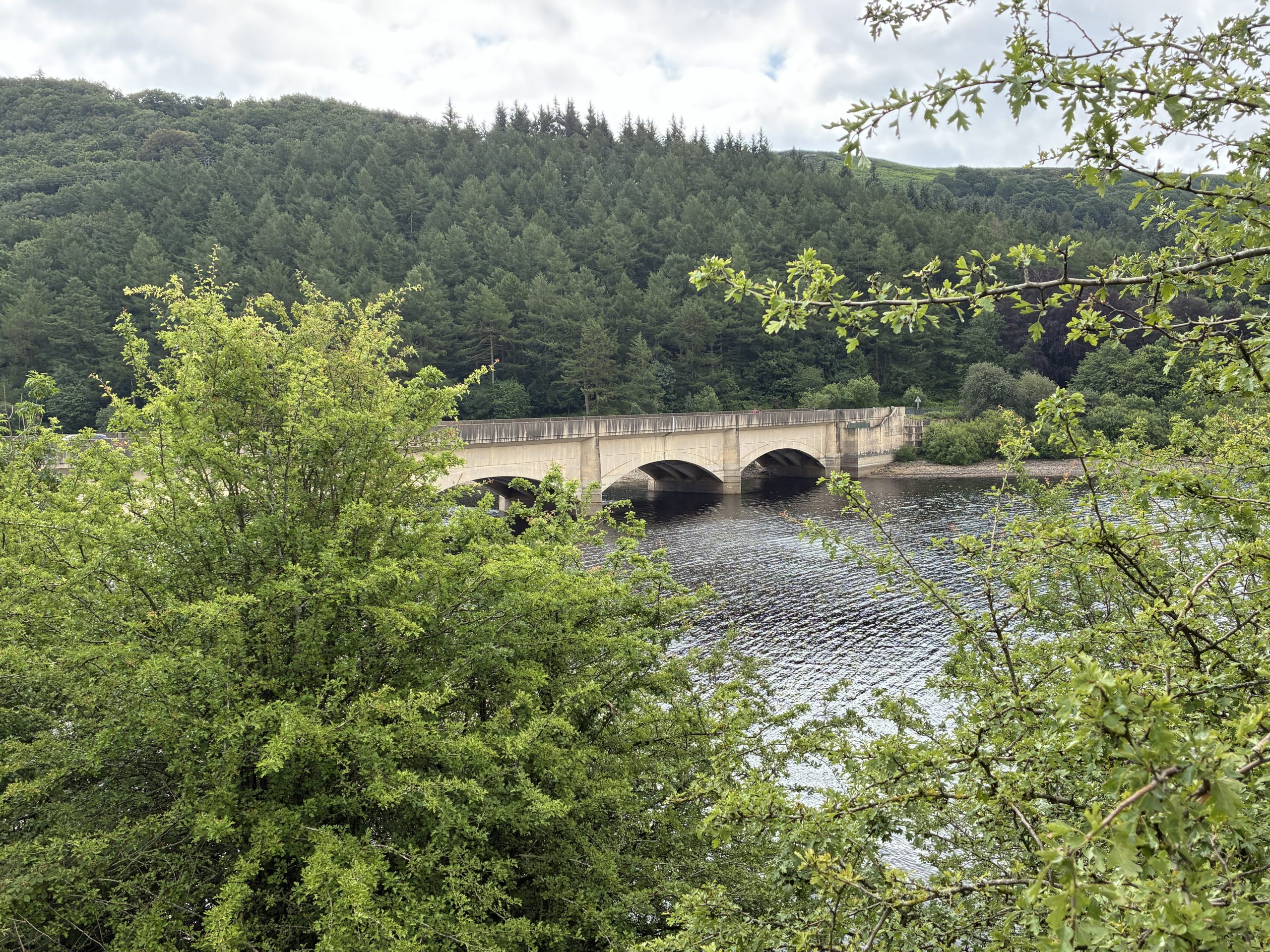 Explore the Dark Peak – Stone bridge crossing Ladybower Reservoir near Bamford in the Peak District National Park.