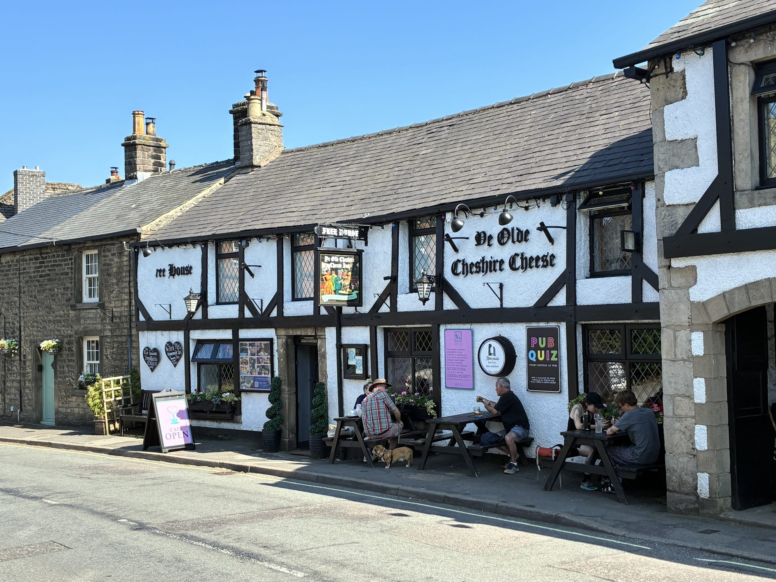 Ye Olde Cheshire Cheese Inn in Castleton, Peak District